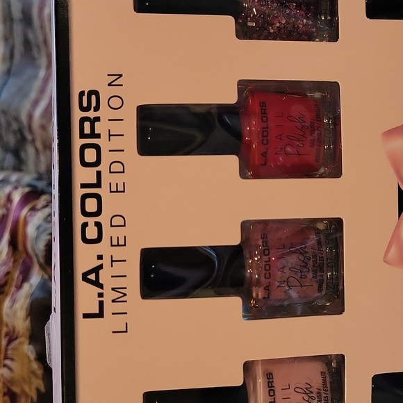 LA COLORS duo 10 LIMITED EDITION nail polishes and manicure set - Picture 4 of 9